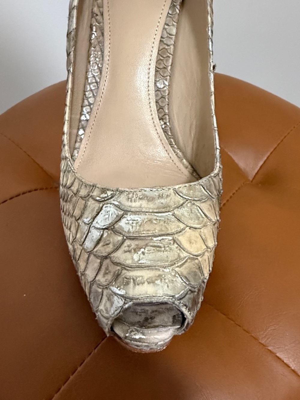 Joan & David Leather Metallic Snakeskin Embossed Peep Toe Pump. Size 8. - Picture 2 of 8